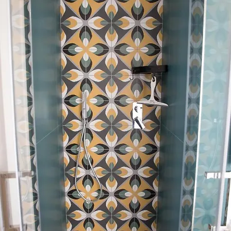 Colore Verace بومبيي